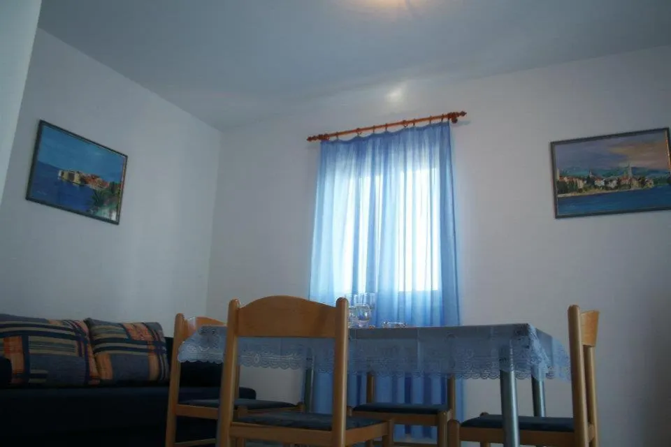 Apartments Leo  Petrcane