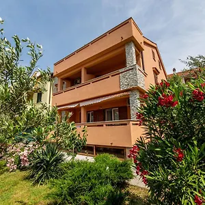 https://apartments-creska.primorje-gorskikotar.com