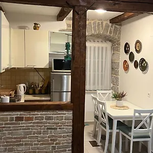 apartment-marina-kornic.primorje-gorskikotar.com/