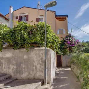 With A Parking Space Apartman Mali Losinj