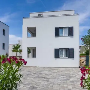 Apartman Paradise, Petrčane