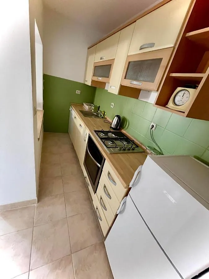 Apartments Leo Petrcane 0*,