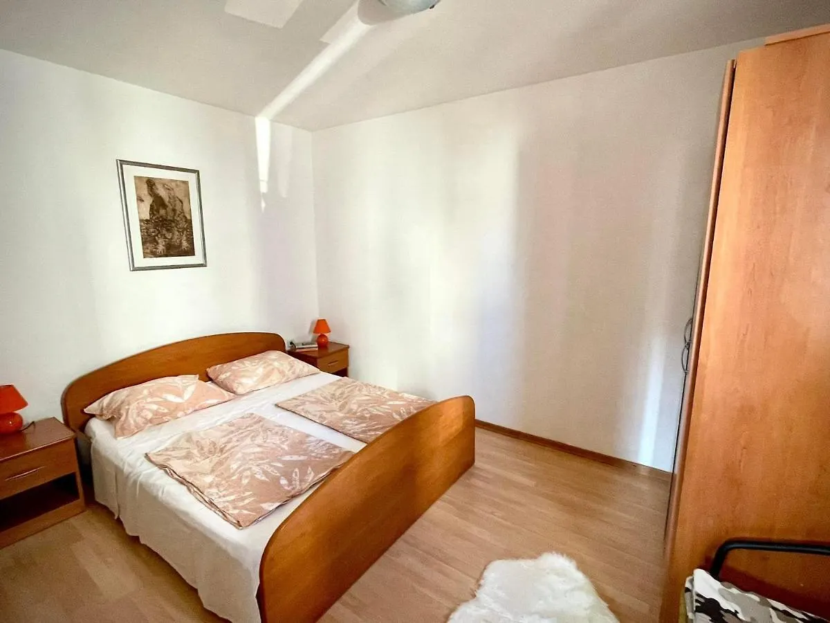 Apartments Leo Petrcane 0*,  Kroatien