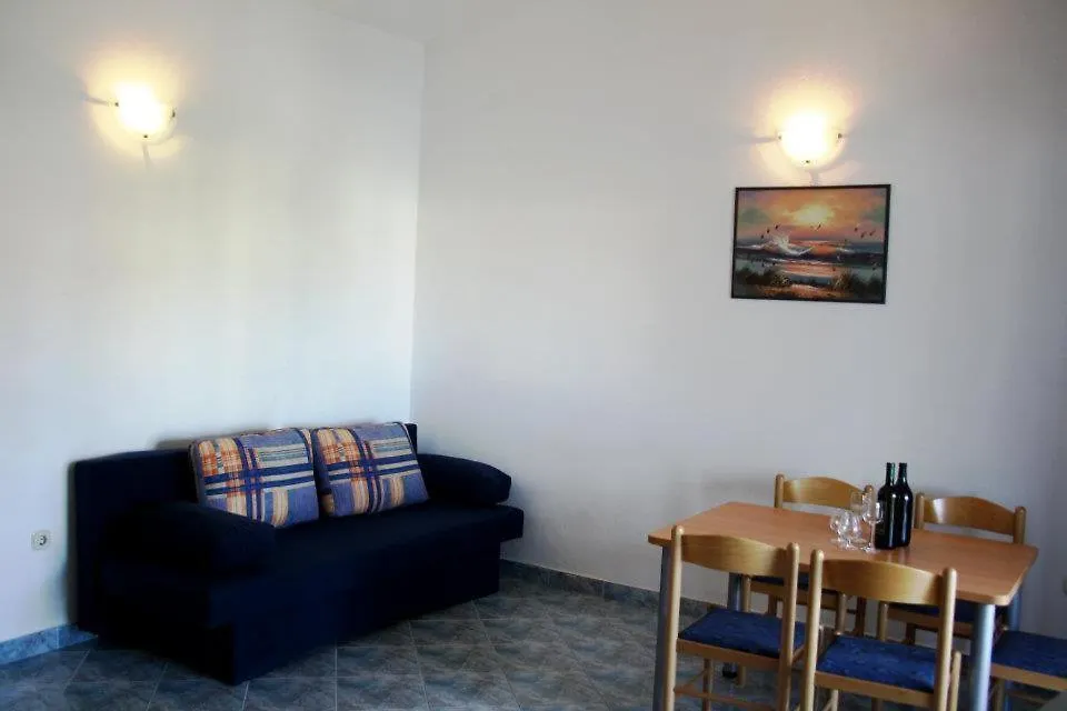 Apartments Leo Petrcane Kroatien