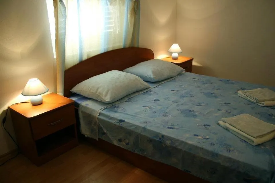 Apartments Leo Petrcane 0*,  Kroatien